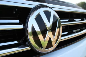 Alman otomobil üreticisi Volkswagen, Çin'de Kovid-19 vakalarındaki artış ve kısıtlamalar