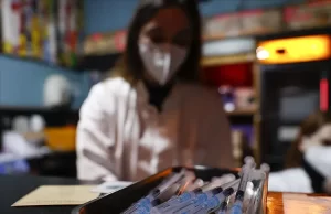 Almanya’da milyonlarca Virüs aşı dozunun son kullanma tarihinin yakında geçeceği