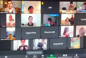 Leverkusen’de iftar geleneği korona virüs salgını nedeniyle online olarak yapıldı.