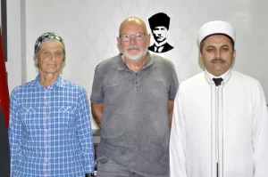 Muğla'nın Fethiye ilçesinde yaşayan ve ezandan etkilenen İsviçreli çift, kelime-i