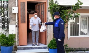Osmangazi Belediyesi, iki günlük sokağa çıkma yasağı getirilmesinin ardından, evlerinde