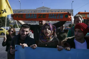 ATİNA  "Onları Buraya Getirelim" grubu, Yunanistan'dan 150 mülteciyi ülkelerine götürerek,