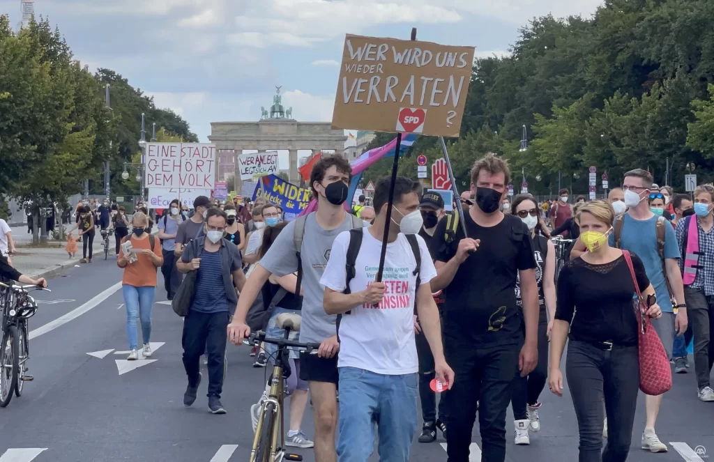 Almanya'da artan konut fiyatları Berlin'de protesto edildi