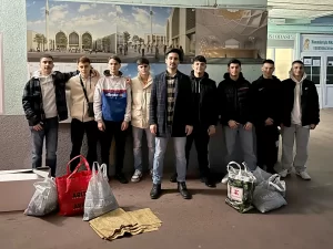“İyiliği bulunduğumuz şehire yaymak” sloganıyla bir araya gelen gençler sokakta