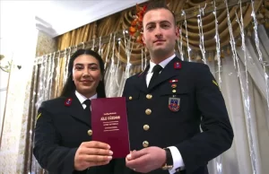 Düzce Valisi Cevdet Atay'ın da katıldığı törende çift, mutluluklarını paylaşmaktan