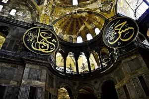 Avrupa’da özellikle Müslüman göçmenlere ve camilere yönelik saldıralar son aylarda