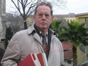 Yazdığı mektup ve makalelerle Avrupa'nın dikkatini Yunanistan'daki Osmanlı eserlerinin kötü