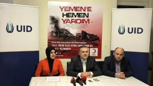 UİD Genel Başkanı Bülent Bilgi (ortada) Avrupalı Türkleri yardıma çağırdı