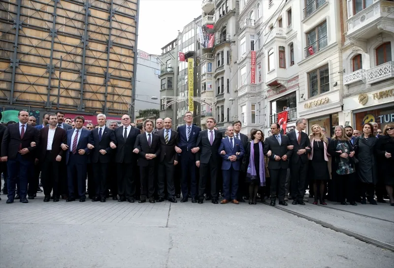 İstiklal Caddesi’nde teröre karşı tepki yürüyüşü