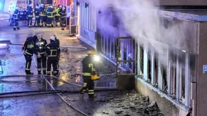 İsveç’in Eskilstuna kentinde iki gün önce bir caminin kundaklanmasının ardından,