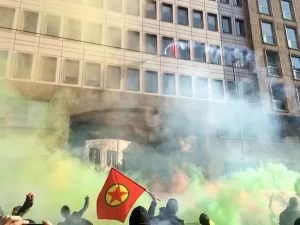 İtalya’nın Milano kentinde toplanan bir grup PKK’lı terörist, Türkiye’nin Milano