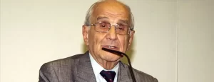 Anayasa hukuku profesörü ve eski Dışişleri Bakanı Prof. Dr. Mümtaz