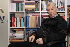 Rumeli türkülerinin usta sesi olarak anılan 81 yaşındaki sanatçı Şentürk,
