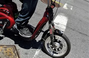  Avusturya Maliye Bakanı Magnus Brunner’in elektrikli skuterle kaza yaptığı