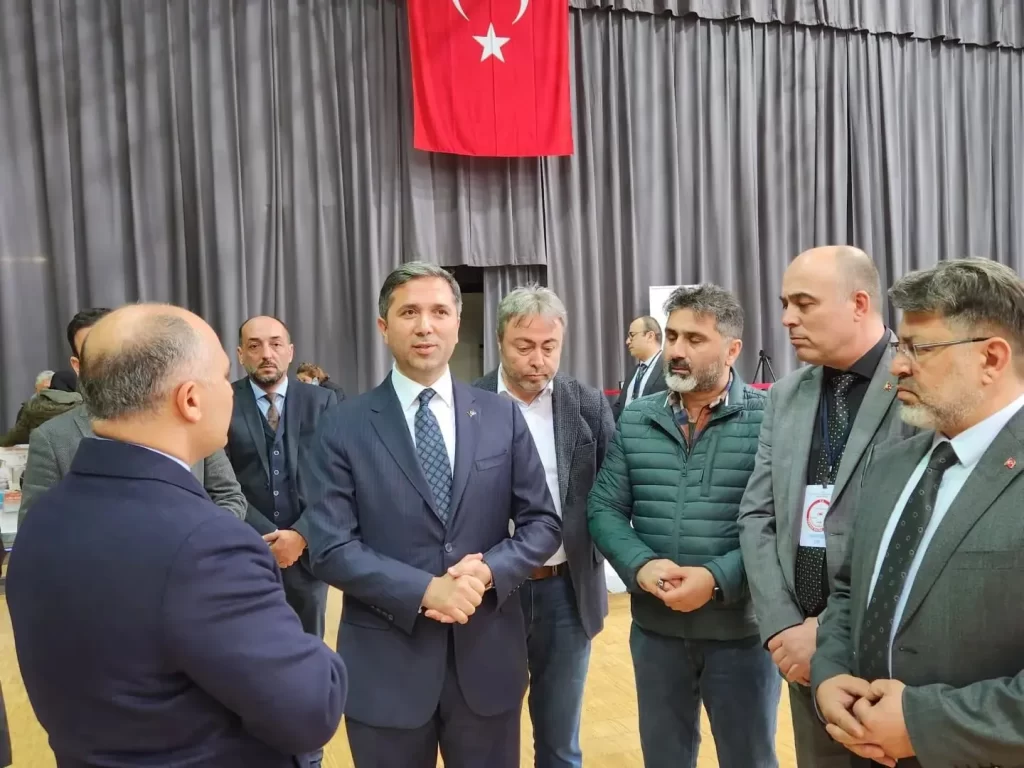 Almanya’daki Türk seçmenlerden sandığa yoğun ilgi