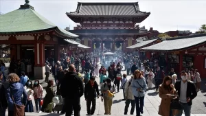Japonya'da, yeni tip koronavirüsün (Kovid-19) daha hızlı bulaşan türünün yayılmasının