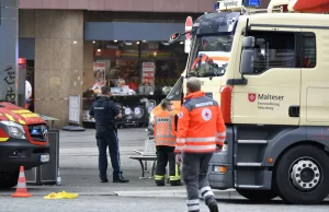 Almanya'nın Würzburg kentinde bıçaklı bir kişinin şehir merkezinde yoldan geçenlere