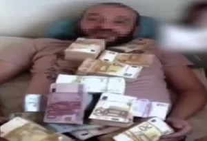 İzmir'de kurdukları çağrı merkezi üzerinden Almanya'da yaşayan Almanları telefonla arayarak kendilerini
