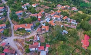 Yunanistan’da koronavirüs hızla yayılmaya devam ederken, Kozani bölgesinde Voiyo Belediyesine