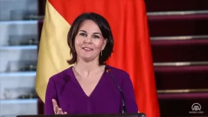 Almanya Dışişleri Bakanı Annalena Baerbock, Rusya'ya, askerlerini Ukrayna sınırlarından derhal
