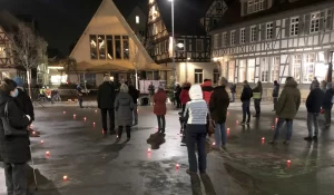 Almanya'nın Baden-Württemberg eyaleti Kirchheim unter Teck kasabasında “10 Aralık İnsan