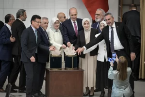 TBMM Genel Kurulu'nda meclis başkanı seçiminin üçüncü tur oylaması da