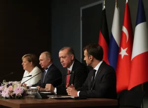İstanbul'da Suriye konulu zirve için bir araya gelen liderler Suudi