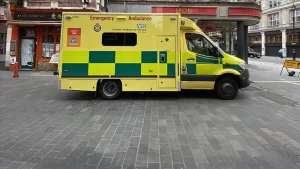 İngiltere'nin başkenti Londra'da, Kovid-19 salgınının sağlık hizmetleri alanında yarattığı baskı