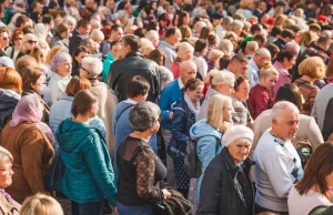 Dünya genelinde nüfus artış hızı azalırken dünya nüfusu 8 milyarı