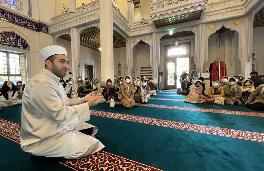 Japonya'da Müslümanlar iftar programında bir araya geldiler