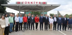 AK Parti Genel Başkan Yardımcısı Sırakaya, Kapıkule'de gurbetçilerle bir araya