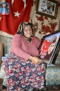 Anne Ayşe Bülbül:
"Bayramlarım, özel günlerim buruk ama yapacak bir şey