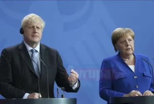 İngiltere Başbakanı Johnson ve Almanya Başbakanı Merkel, Suudi Arabistan'daki saldırı,