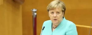 Almanya'nın AB Konseyi Dönem Başkanlığı'nı devralmasının ardından Angela Merkel ve