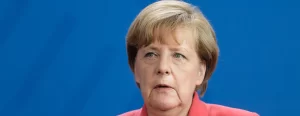 Almanya Başbakanı Angela Merkel yeni tip koronavirüs nedeniyle ibadethanelere gidemeyen