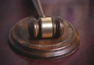 Almanya'nın Halle Sulh Mahkemesi, müslüman kız öğrencilerin yüzme dersinde mayo