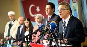 Almanya’da Müslümanlar 2 bin camide bir araya gelerek şiddet, terör
