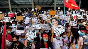 Myanmar ordusu, darbe karşıtı protestoculara silahlı kuvvetleri engellemeleri halinde 20