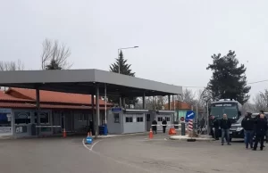 Kastanies sınır kapısından günde bin araç benzin almak için Türkiye’ye