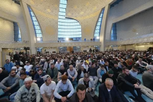 Oruçların tutulduğu, iftar sofralarının paylaşıldığı, mukabelelerin okunduğu, teravih namazlarının kılındığı