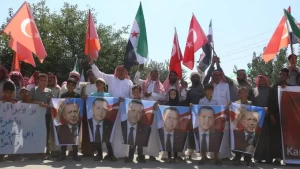 Suriye'nin Afrin bölgesindeki Şeyh Hadid'de bir araya gelen kalabalık, Türkiye