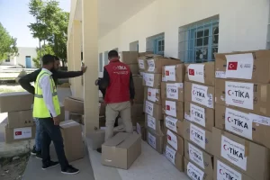 TİKA, Tunus'un güneyindeki Kasrin ve Gafsa vilayetlerinde 700 ihtiyaç sahibi