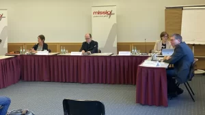 Almanya'nın Köln kentinde basın toplantısı düzenleyen Missio'nun yöneticisi papaz Pfarrer