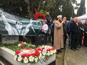 Dünya halterinin efsane ismi Naim Süleymanoğlu için, ölümünün birinci yıldönümünde