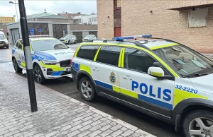 İsveç'in başkenti Stockholm'de, bir kişi Rusya Büyükelçiliği'ne aracını çarparak saldırı
