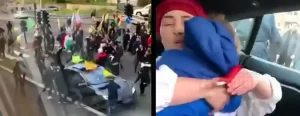 Norveç'in başkenti Oslo'da, PKK yandaşları, içinde küçük bir bebek olan