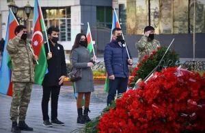 Azerbaycan'da, Ermenilerin 26 Şubat 1992'de yaptığı Hocalı Katliamı'nın kurbanları anılıyor.