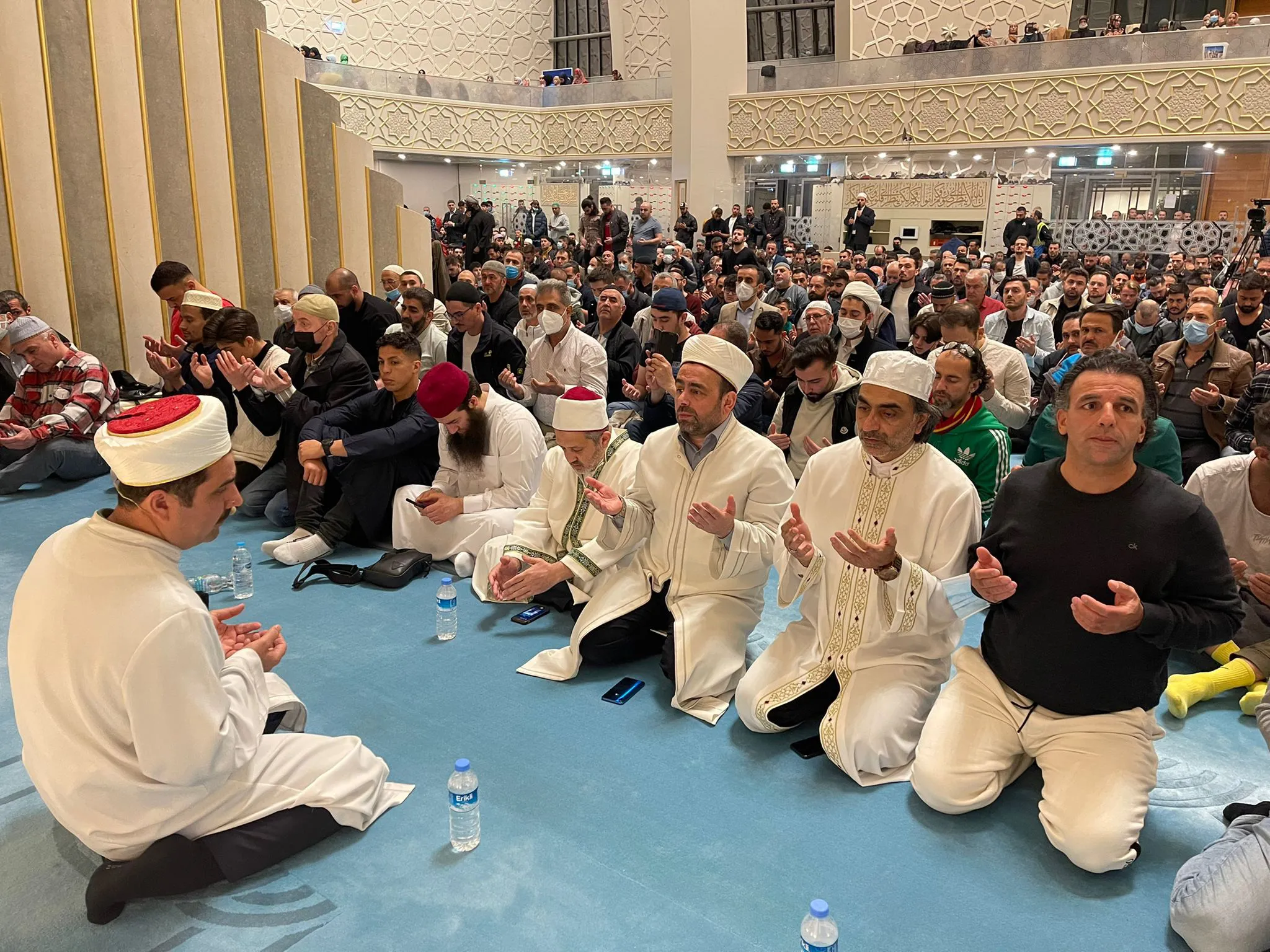 Köln DİTİB Merkez Camii’nde Kadir Gecesi dualarla idrak edildi
