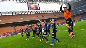Serie A'da lider Inter, Milan ile puan farkını 4'e çıkardı.