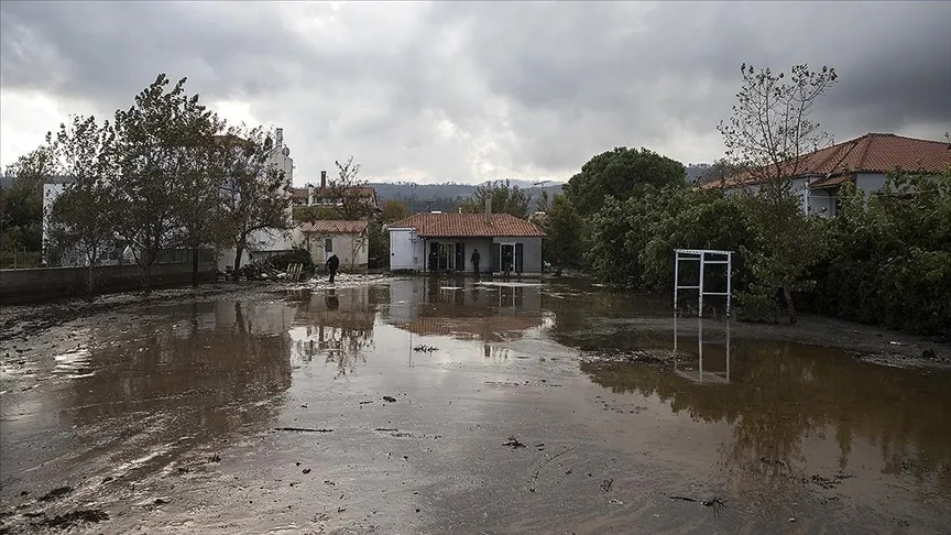 Yunanistan'da su baskınları yaşanıyor